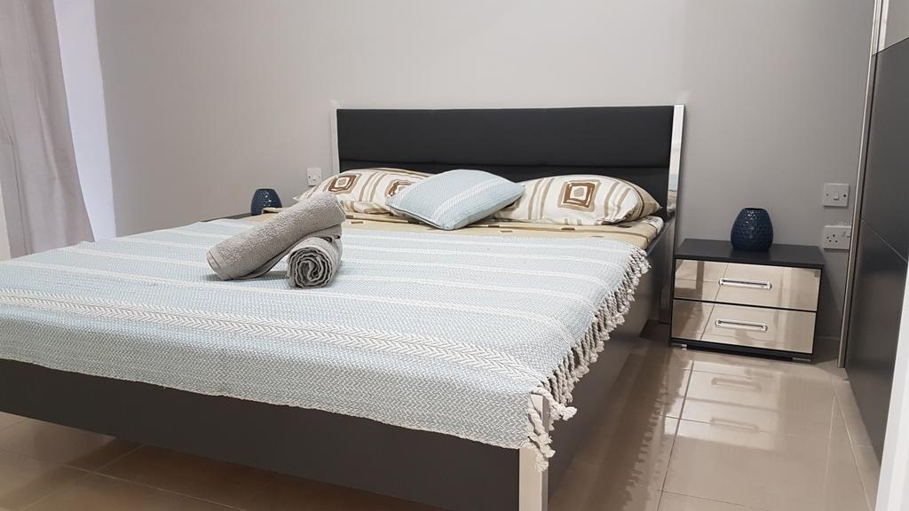 Spinola Seafront Apartment Saint Julian's Екстер'єр фото