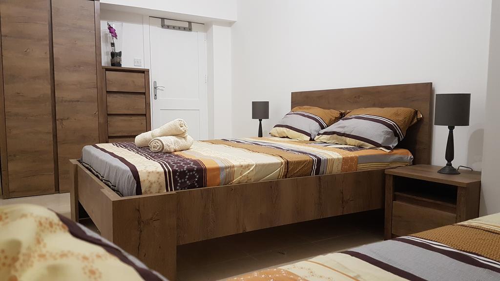 Spinola Seafront Apartment Saint Julian's Екстер'єр фото