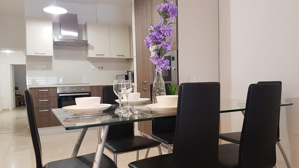 Spinola Seafront Apartment Saint Julian's Екстер'єр фото